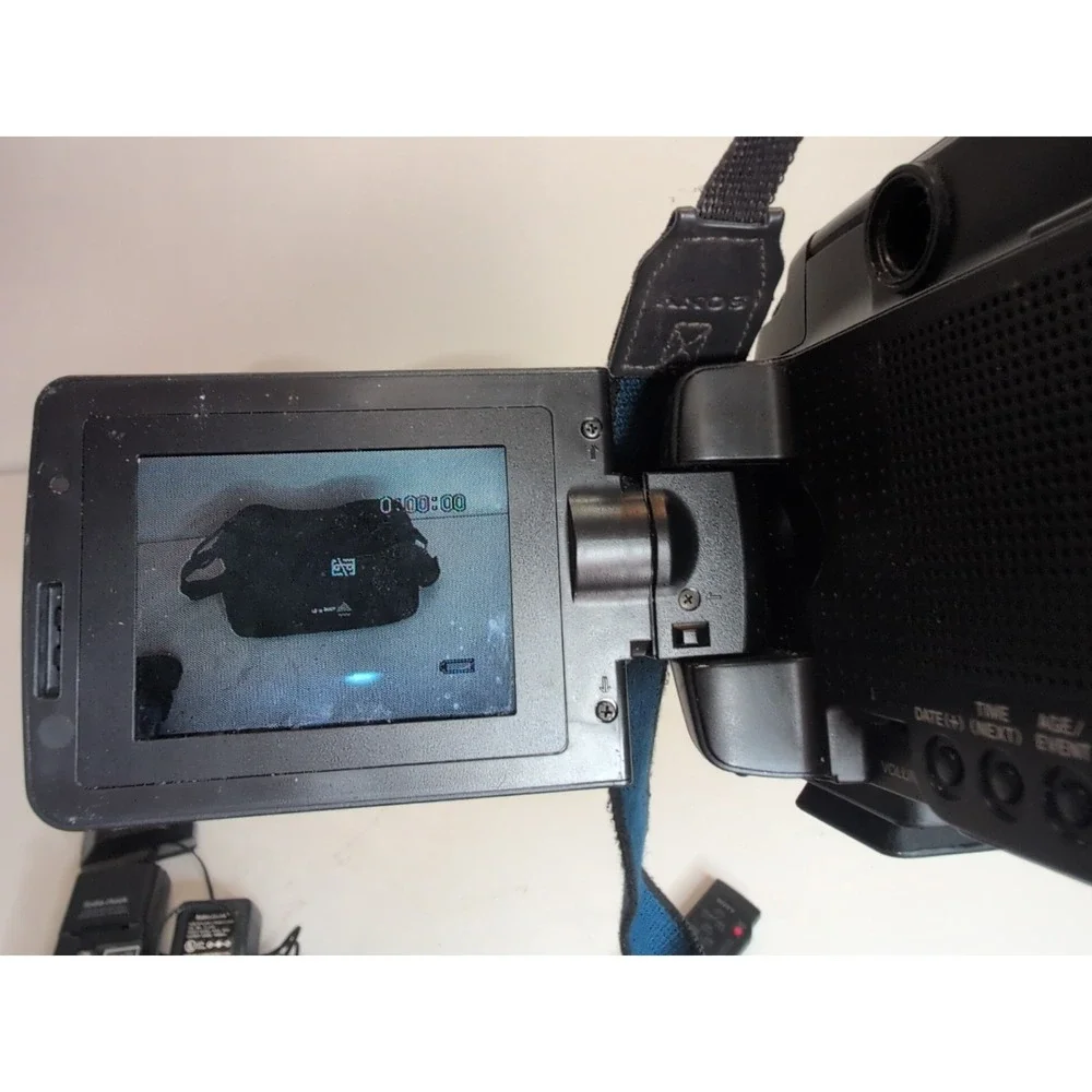 Sony Handycam Video 8 Camcorder With Accessories CCD-FX730V + Bag And Remote